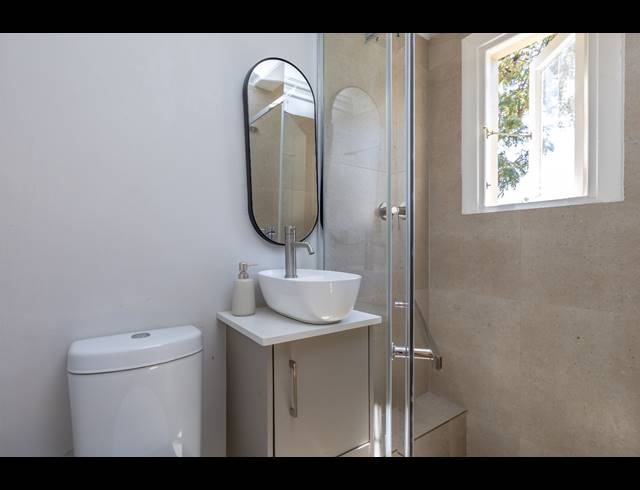 2 BEDROOM APARTMENT TO LET IN SEA POINT